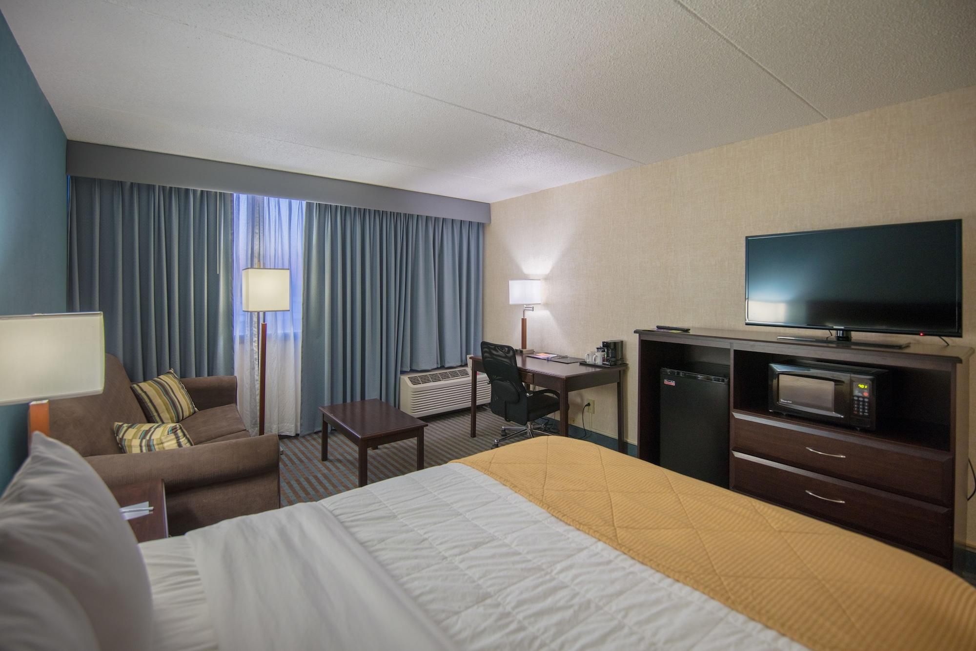 Ramada By Wyndham Cedar Rapids Hotel Exterior foto