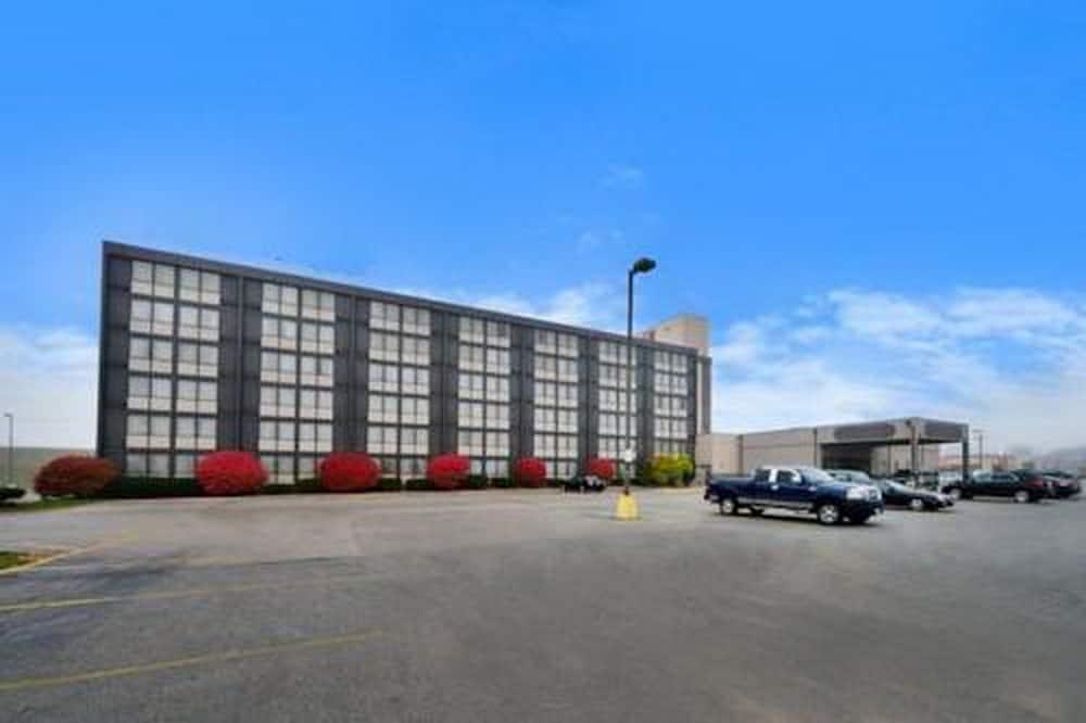 Ramada By Wyndham Cedar Rapids Hotel Exterior foto