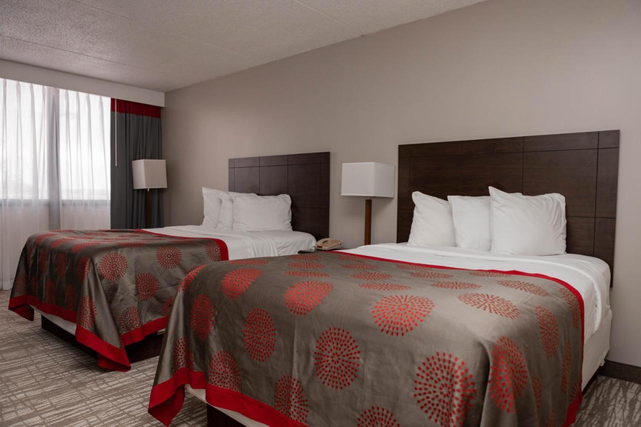 Ramada By Wyndham Cedar Rapids Hotel Exterior foto
