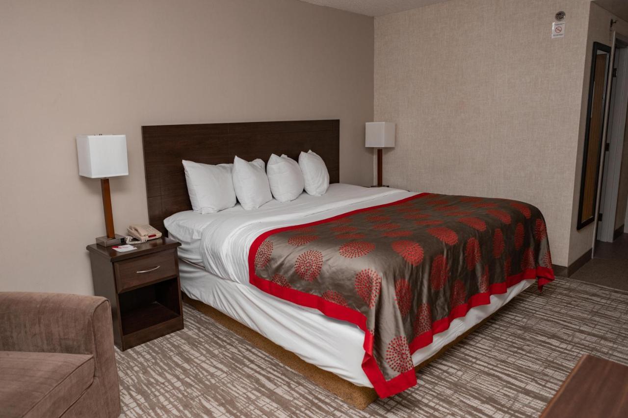 Ramada By Wyndham Cedar Rapids Hotel Exterior foto