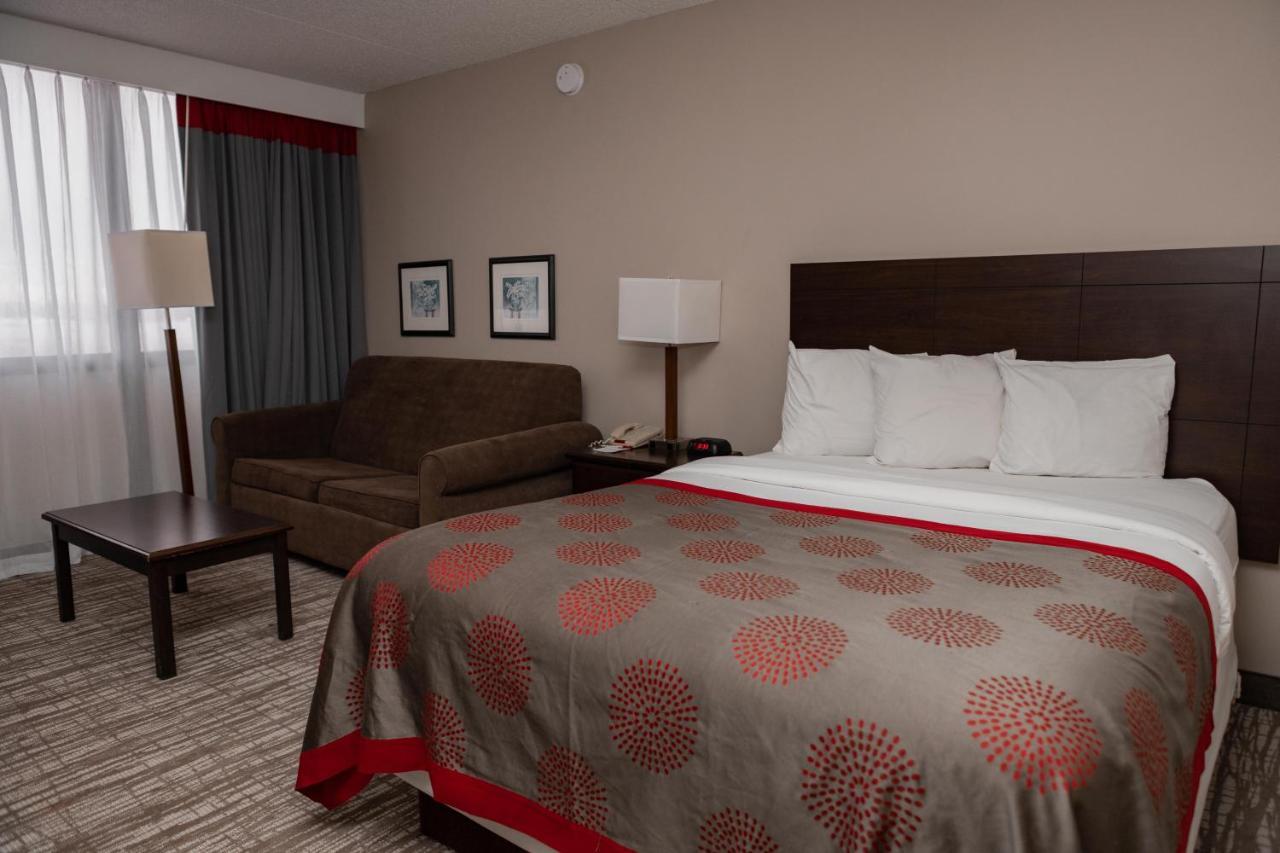 Ramada By Wyndham Cedar Rapids Hotel Exterior foto