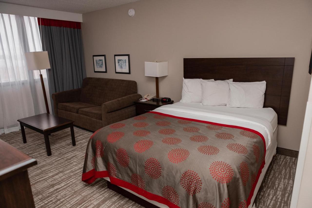 Ramada By Wyndham Cedar Rapids Hotel Exterior foto