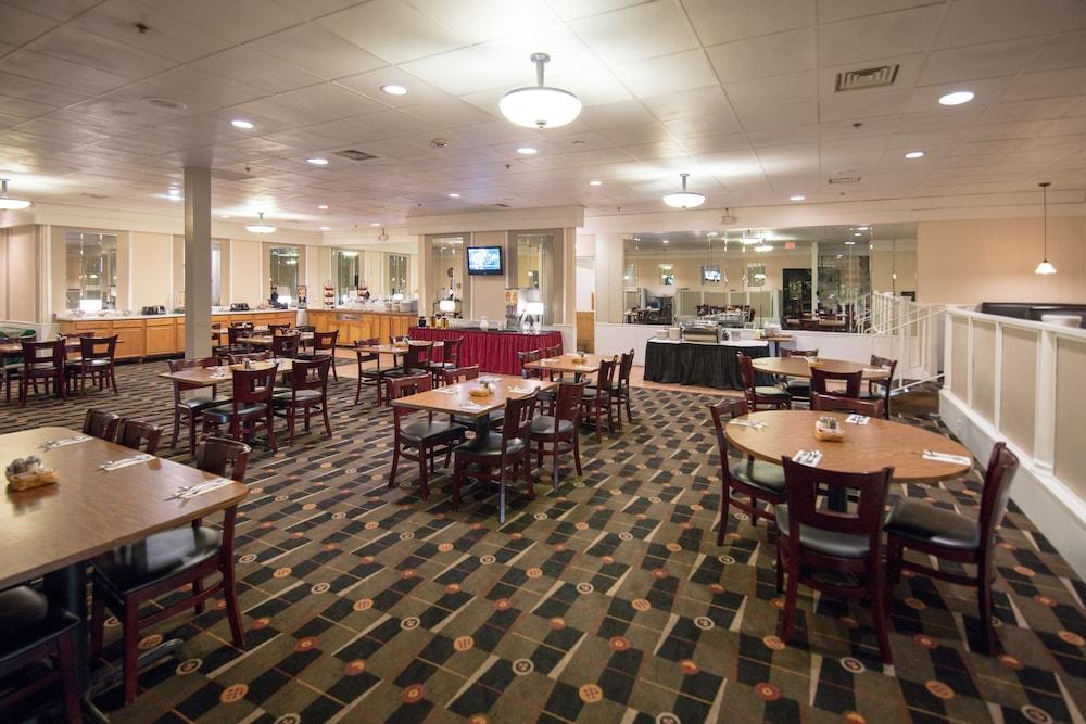 Ramada By Wyndham Cedar Rapids Hotel Exterior foto