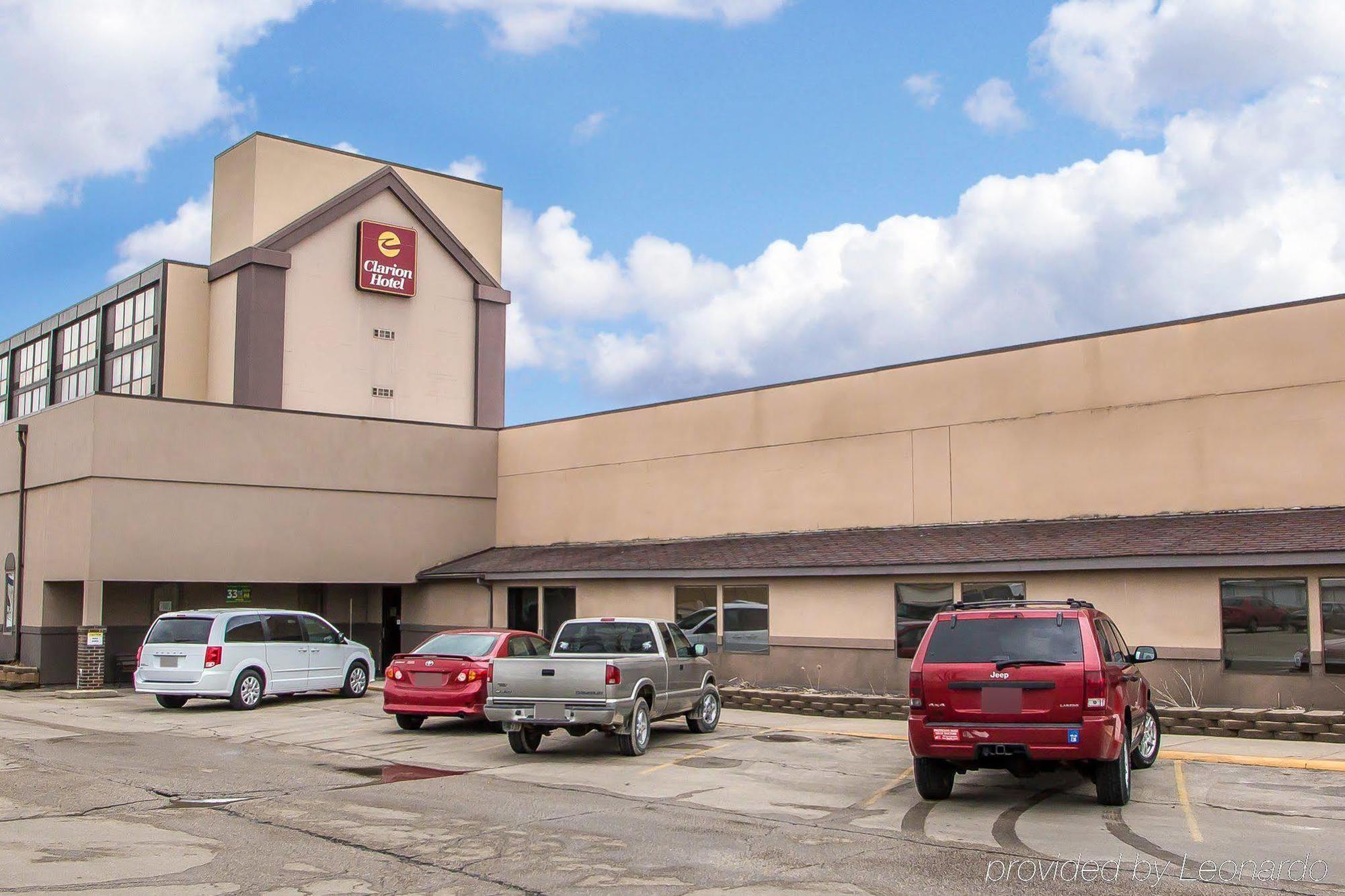 Ramada By Wyndham Cedar Rapids Hotel Exterior foto